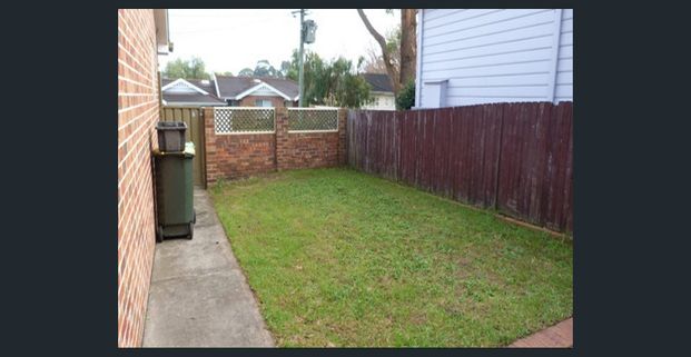 Great family home with a good size yard - Photo 1