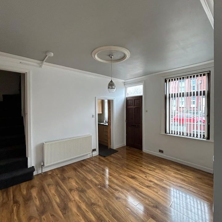 2 Bed Terraced House, Conway Place, LS8 - Photo 1