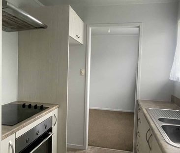 3 Bedroom House in Whau Valley - Photo 2