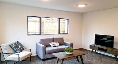 Fully Furnished City Townhouse with Secure Garage - Photo 4