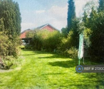 1 bedroom in a house share to rent - Photo 2