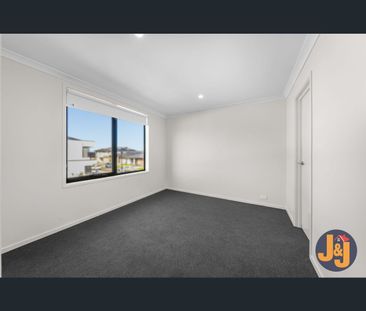 16 Botley Road, Donnybrook, Vic 3064 - Photo 4