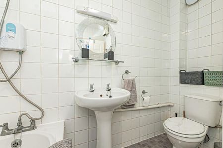 2 bedroom Flat To Let - Photo 5