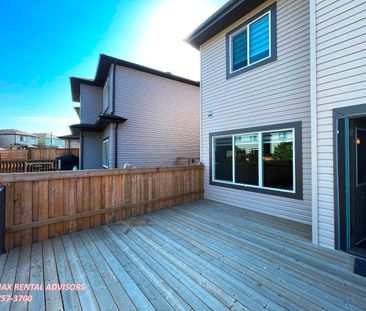 BEAUTIFUL UPGRADED 4 BED, 2.5 BATH, 2 STOREY SF HOME W/ MAIN FLOOR ... - Photo 6