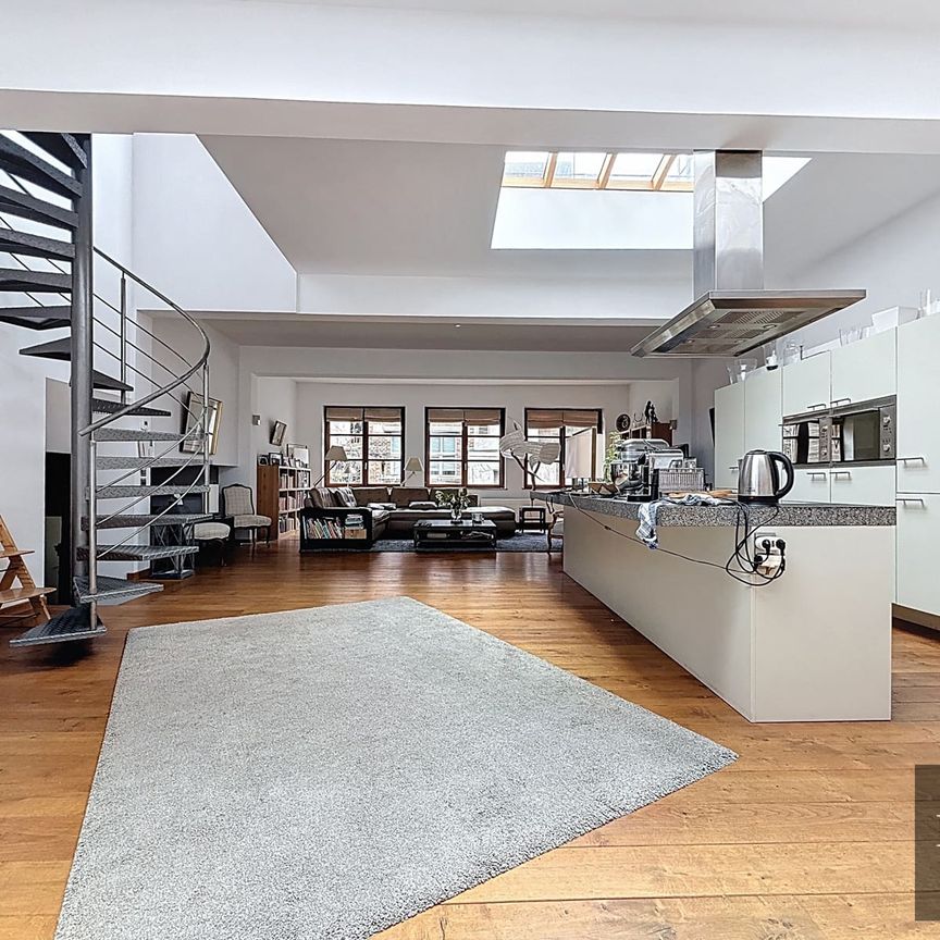 Appartement à louer 2 chambres 160 m², 2000 € - Photo 1