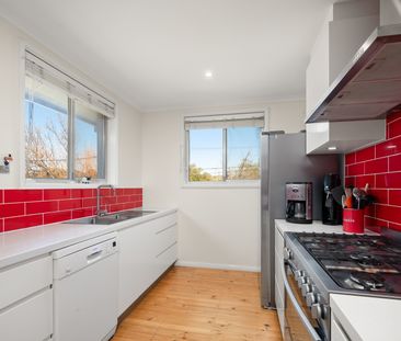 5 Yolla Place, Lyons ACT 2606 - House For Rent | Domain - Photo 2