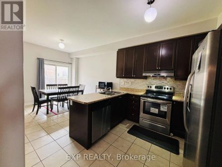 92 MELTWATER CRESCENT - Photo 5