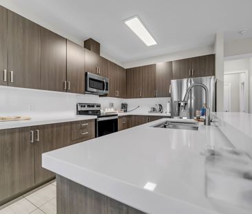 For Lease - 126 Blackwell Crescent, Bradford West Gwillimbury, Ontario - Photo 2