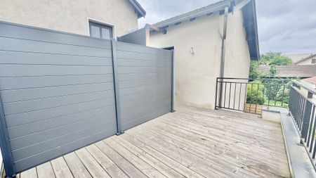 Appartemennt T2 terrasse et place de parking Villeurbanne (69100) Le bien en vidéo - Photo 2
