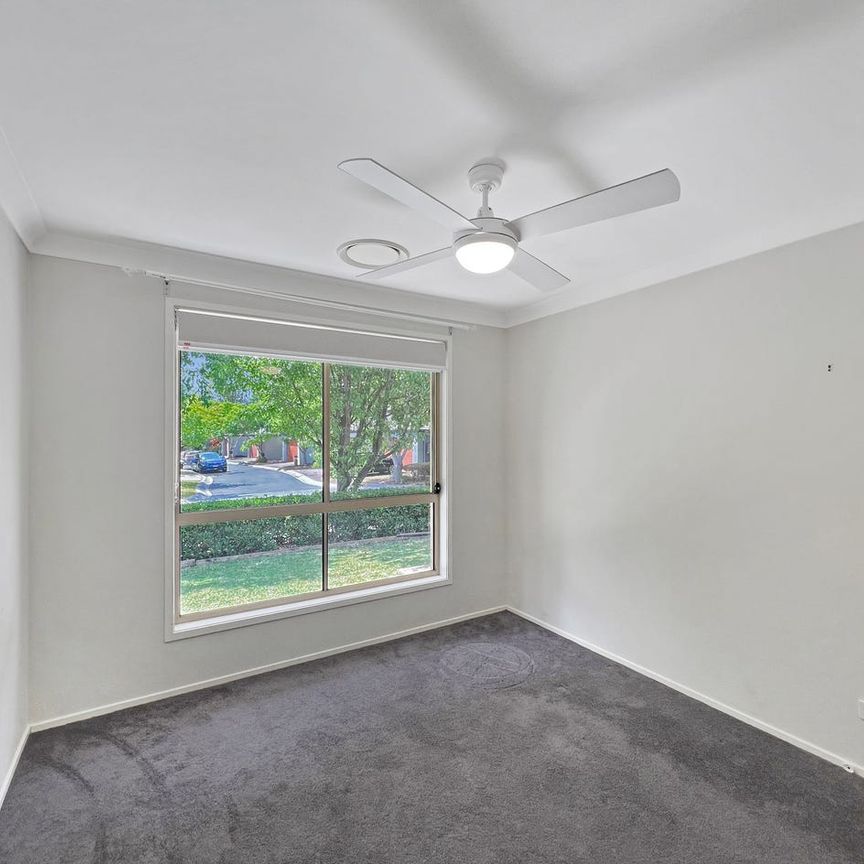 Beautiful Freshly Painted Family Home in a Great Estate - Photo 1