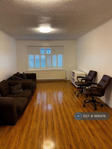 3 bedroom detached house to rent - Photo 2