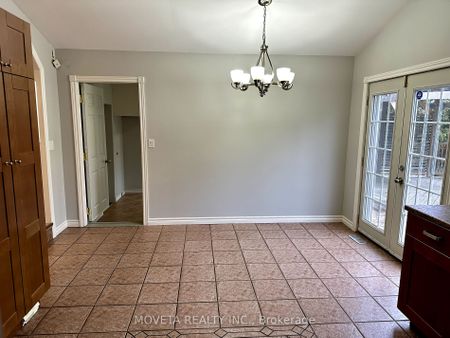 Detached Home For Lease | S8135144 - Photo 2