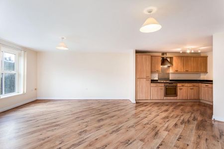 2 bedroom flat to rent - Photo 2