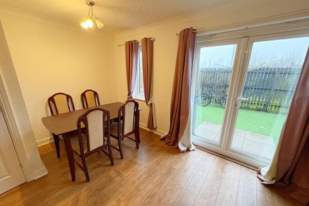 4 bedroom semi-detached house to rent - Photo 2