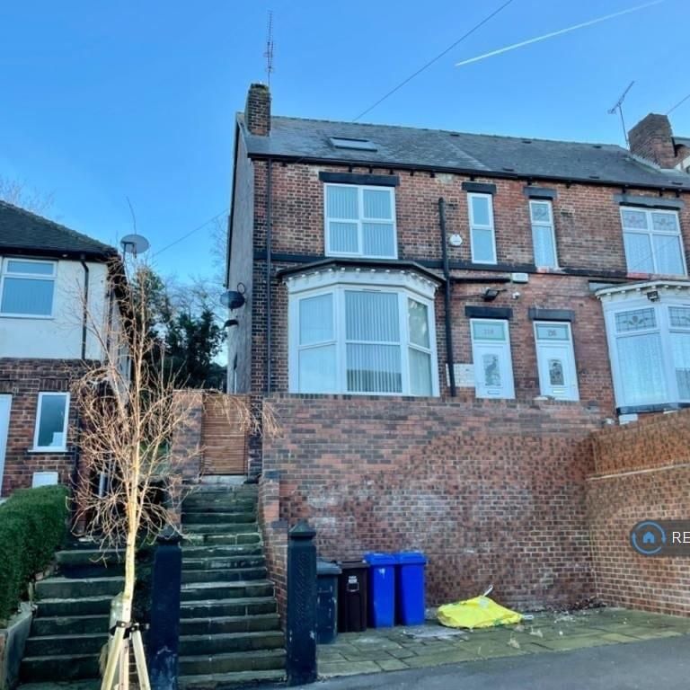 1 bedroom in a house share to rent - Photo 1