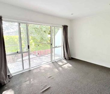 One-Bedroom Apartment with Parking in Mt Wellington - Photo 1