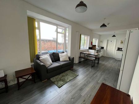 🏡 Traditional HMO Living at 74 Mayfield Street, Hull Room 4 - Double Room - Photo 4