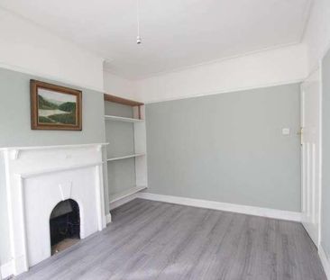 Earls Hall Ave, Southend-on-sea, SS2 - Photo 2