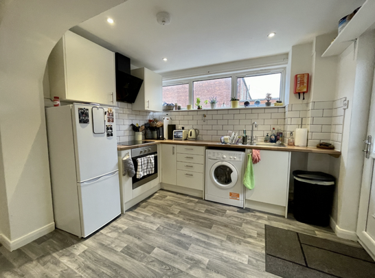 2 bedroom terraced house to rent - Photo 1