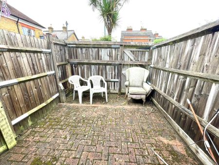 1 bedroom flat to rent - Photo 5