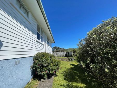 Sunny 4 Bedroom Family Home-Double Glazed - Photo 2