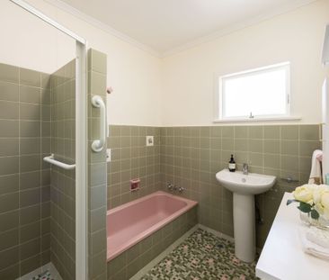 33 Trenton Street, Kenmore QLD 4069 - House For Rent | Domain - Photo 6