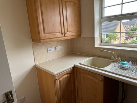 2 bedroom flat on Kilderkin Court, CV1 2UF area. - Photo 5
