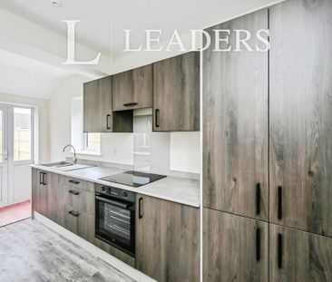 3 bedroom semi-detached house to rent - Photo 6