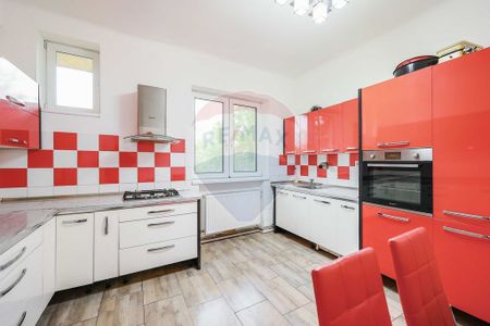 Casă cu 4 camere de închiriat, Ultracentral, Strada Bă... - Fotografie 4