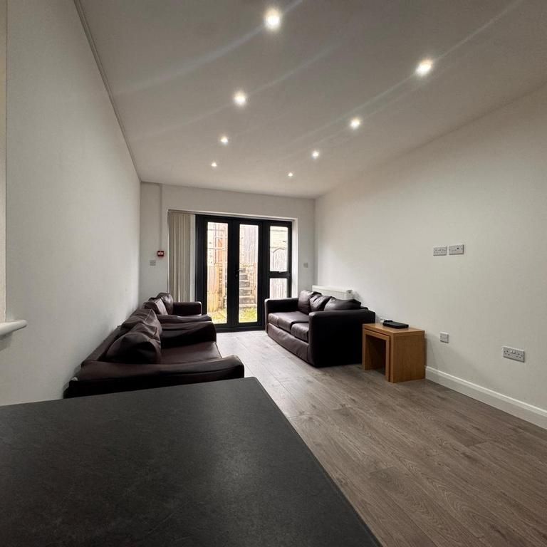 1 bedroom in a house share to rent - Photo 1