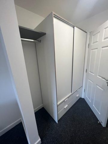 1 bedroom in a flat share to rent - Photo 5