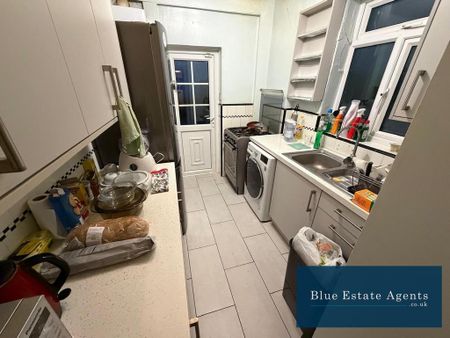 1 bedroom in a house share to rent - Photo 4