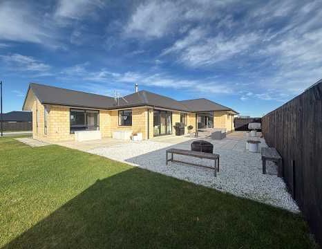 Leeston - Photo 1