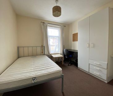 4 bedroom terraced house to rent - Photo 2