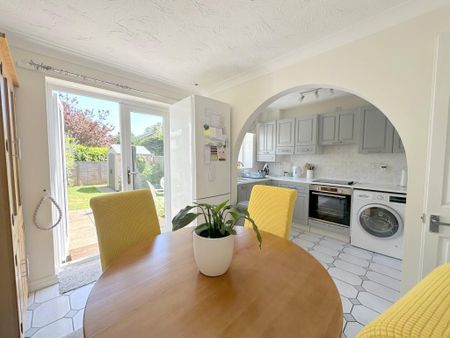 3 bedroom semi-detached house to rent - Photo 4