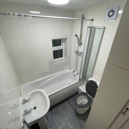 Room in a Shared Flat, Edmund Street, M6 - Photo 4