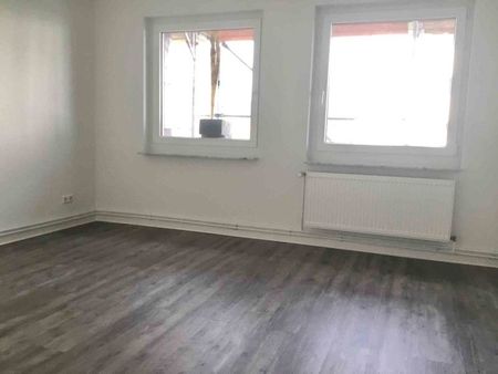 Nette 3-Zimmer-Wohnung mit Tagslichtbad wartet auf neue Bewohner - Foto 2