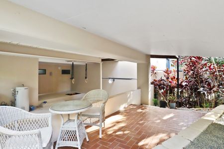 Spacious Living with Modern Comfort and Versatile Design - Photo 4
