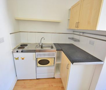 Studio to rent - Photo 2