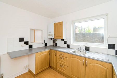 2 bedroom flat to rent - Photo 5