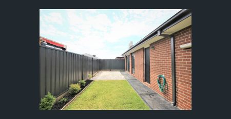 Park Facing Beauty! - Photo 2