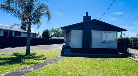 Newly refurbished sunny 4 bedroom - Photo 2