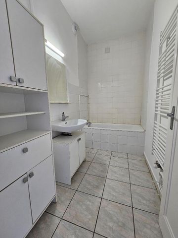 Location Appartement 4 pièces 103m² ST CHAMOND 42400 - Photo 5