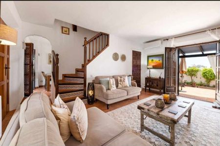 2 bedroom luxury Townhouse for rent in Nueva Andalucia, Andalusia - Photo 3