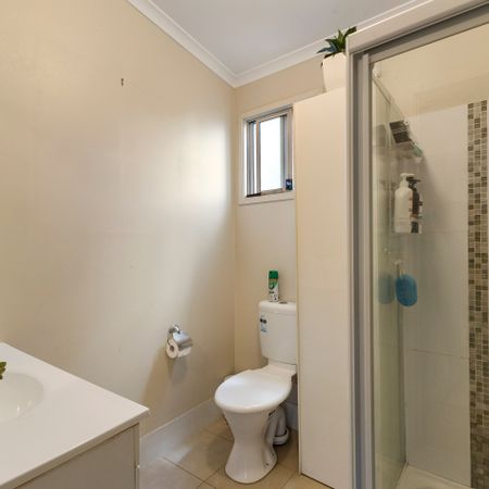 Spacious two bedroom granny flat - Photo 3