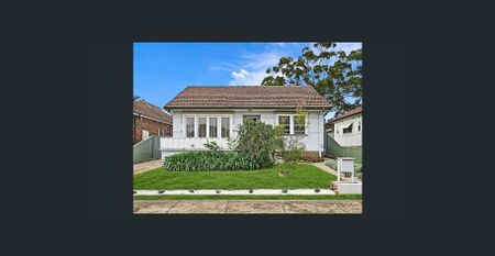 This charming property offers 3 generous bedrooms plus a versatile fourth room ideal for a study, home office plus much more! - Photo 4