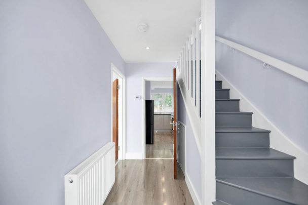 3 bedroom end of terrace house to rent - Photo 1