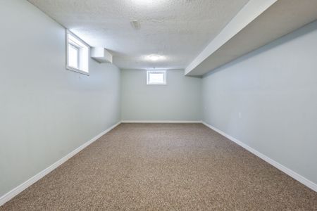 For Lease - 4 Prince Edward Place, Barrie, Ontario - Photo 3