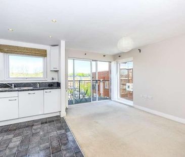 Canalside, Redhill, Surrey, RH1 - Photo 2