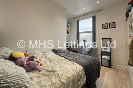 6 Bedroom Mid Terraced House for rent in Harold Terrace - Photo 2